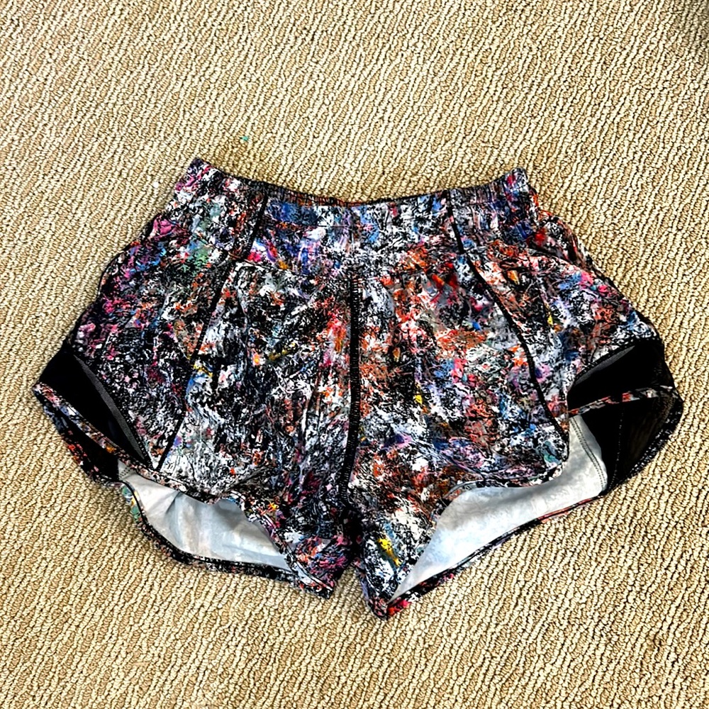 lululemon hotty hot low rise 2.5 multi paint splatter shorts